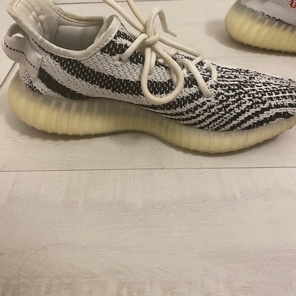 Adidas Yeezy Boost 350 Zebra - Picture 4 of 10